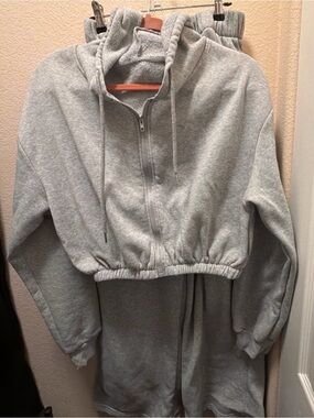 Cropped Zip Hoodie and Matching Sweatpants Set - Light Gray